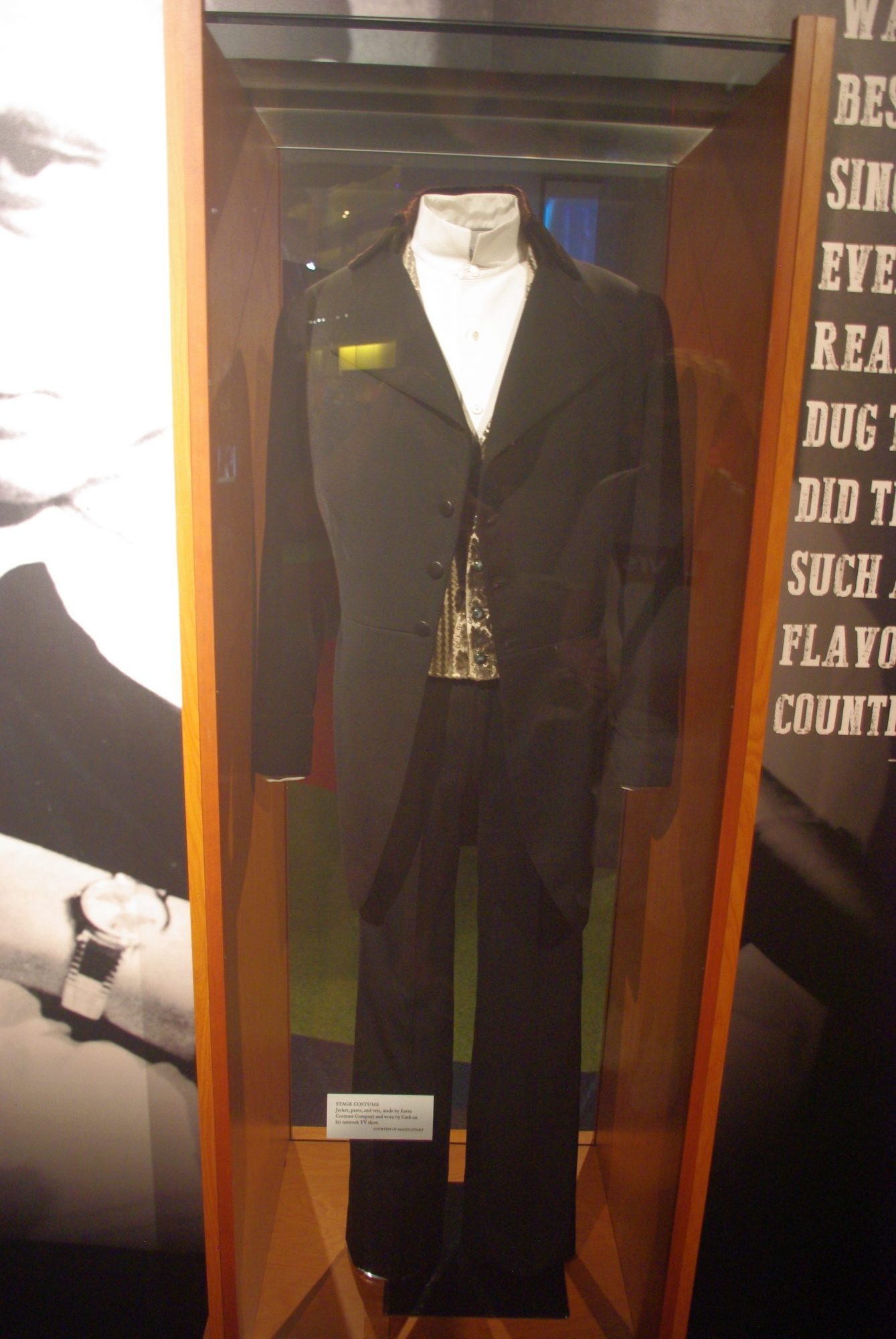 Un des célèbres costumes noirs (the man in black) de Johnny cash