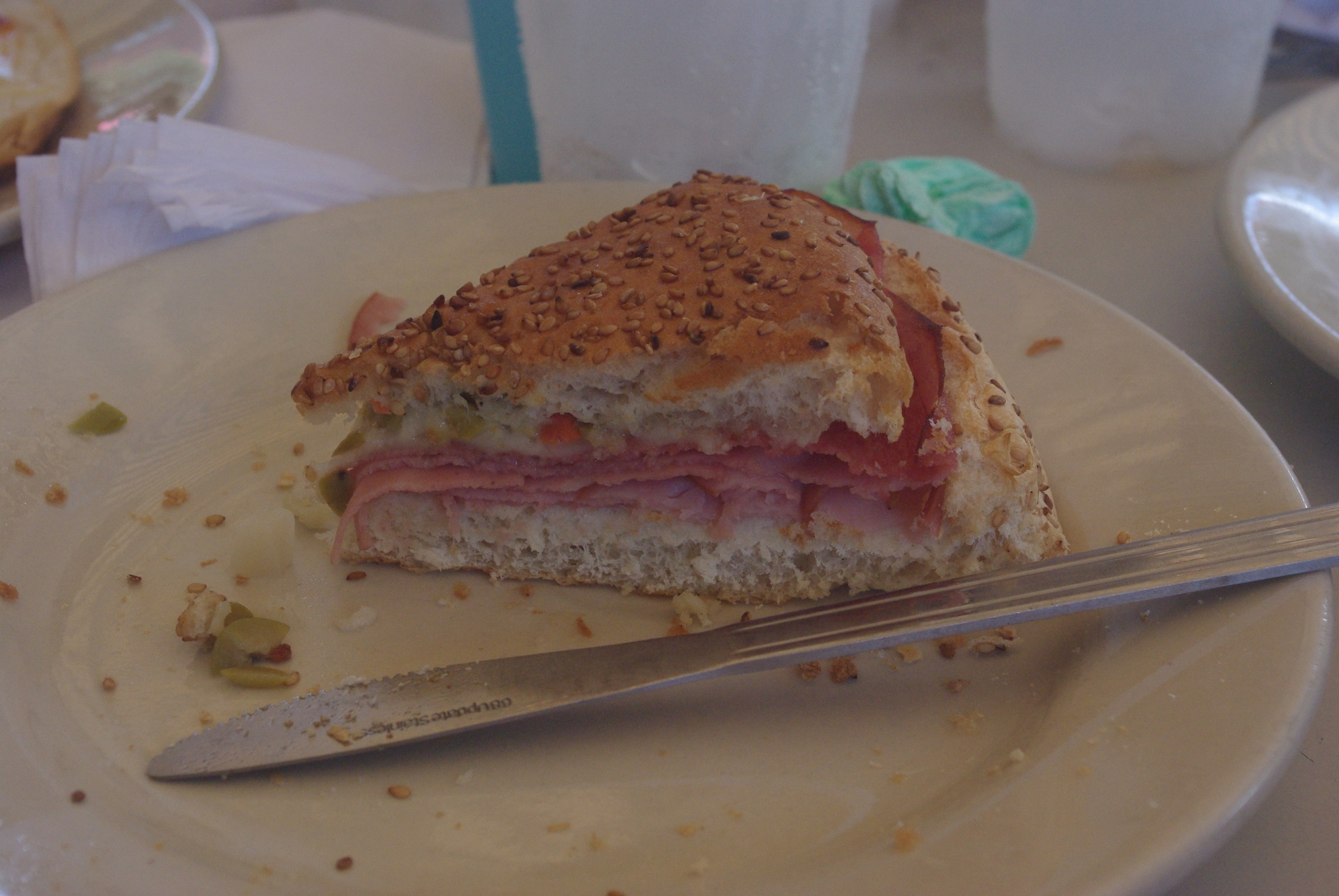 La muffuletta, un sandwich avec fromage, mortadelle et olive. Très bon et tient bien au ventre